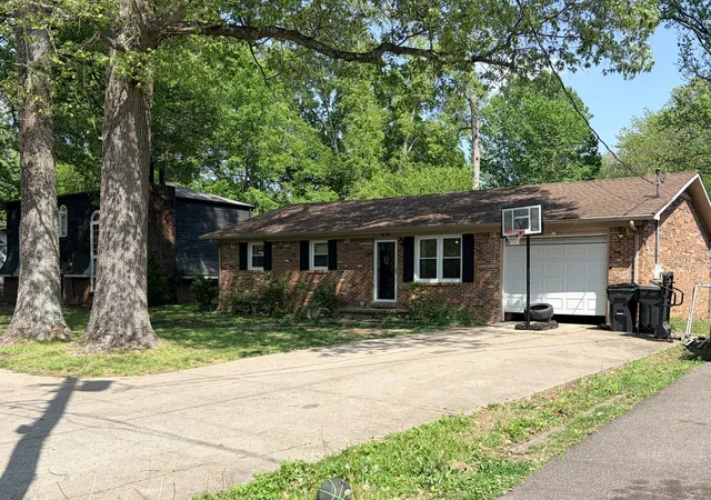 Photo 2 of Single family home for sale at 430 Franklin St, Paducah, KY 42003 | MLS# 26021395 | Listing updated on 2026-08-21