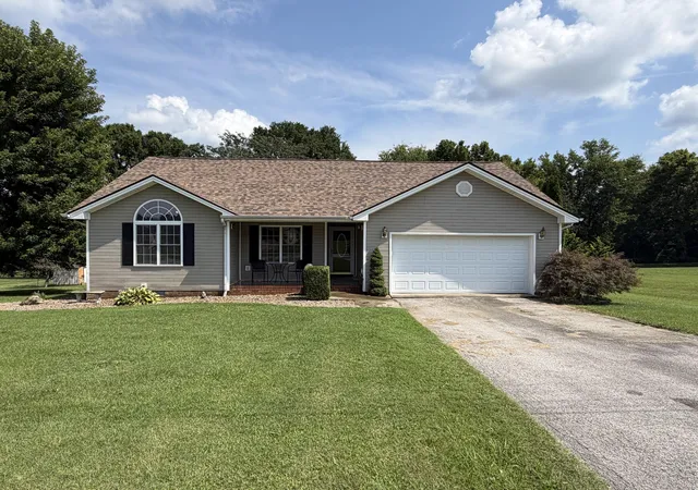Photo 1 of Single family home for sale at 1810 Valley View Dr, Hopkinsville, KY 42240 | MLS# 26021275 | Listing updated on 2026-08-07