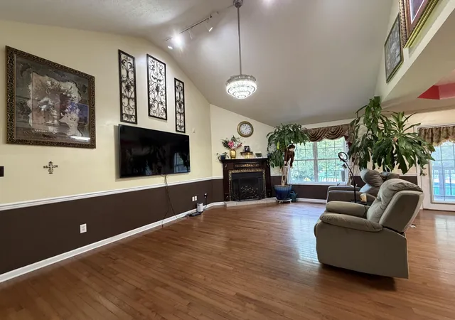 Photo 4 of Single family home for sale at 1810 Valley View Dr, Hopkinsville, KY 42240 | MLS# 26021275 | Listing updated on 2026-09-27