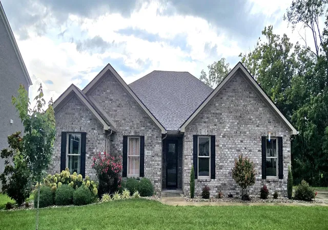 Photo 1 of Single family home for sale at 2031 Shun Pike, Nicholasville, KY 40356 | MLS# 26021292 | Listing updated on 2026-09-28