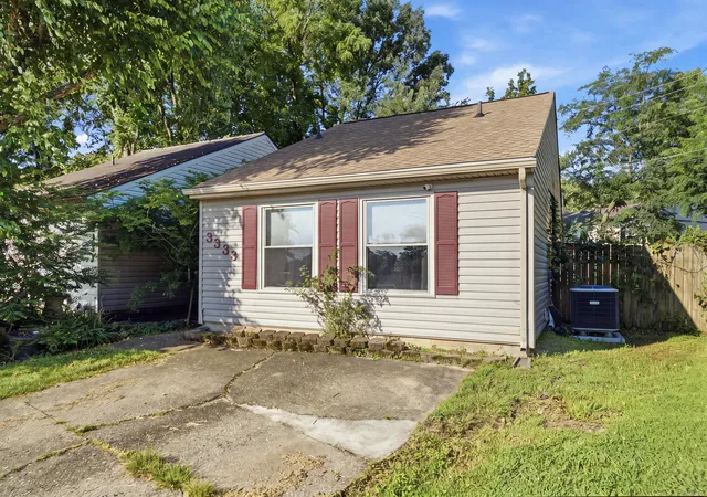 Photo 2 of Single family home for sale at 3333 Royal Wood Rd, Lexington, KY 40515 | MLS# 26021303 | Listing updated on 2026-09-10