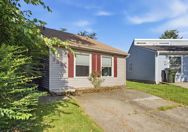 Photo 3 of Single family home for sale at 3333 Royal Wood Rd, Lexington, KY 40515 | MLS# 26021303 | Listing updated on 2026-09-10