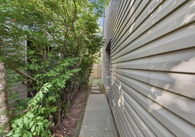 Photo 3 of Sale Pending at 3333 Royal Wood Rd, Lexington, KY 40515 | MLS# 26021303 | Listing updated on 2026-09-17