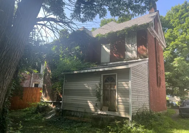 Photo 3 of Sale Pending at 229 Rand Ave, Lexington, KY 40508 | MLS# 26021309 | Listing updated on 2026-09-02