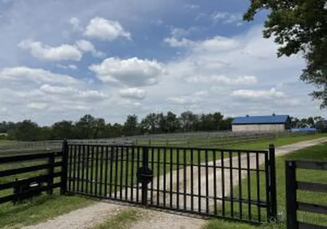 Photo 2 of House for sale at 1625 Woodlake Rd, Frankfort, KY 40601 | MLS# 26021296 | Listing updated on 2026-08-07