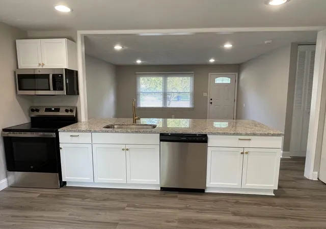 Photo 3 of Single family home for sale at 3255 Sutherland Dr, Lexington, KY 40517 | MLS# 26021339 | Listing updated on 2026-09-14
