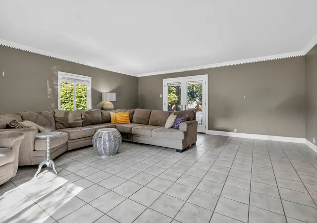 Photo 3 of Single family home for sale at 820 Celia Ln, Lexington, KY 40504 | MLS# 26021514 | Listing updated on 2026-09-28