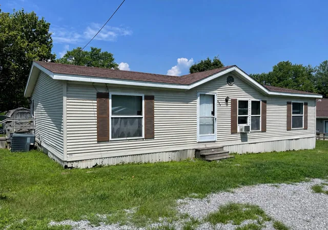 Photo 2 of Single family home for sale at 649 S Main St, Marion, KY 42064 | MLS# 26022419 | Listing updated on 2026-08-18