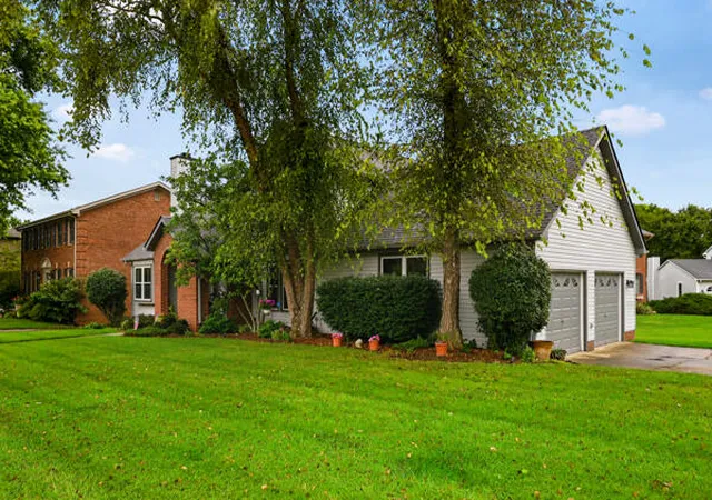 Photo 2 of Single family home for sale at 517 Stone Creek Dr, Lexington, KY 40503 | MLS# 26021665 | Listing updated on 2026-09-07
