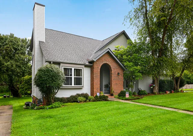 Photo 3 of Single family home for sale at 517 Stone Creek Dr, Lexington, KY 40503 | MLS# 26021665 | Listing updated on 2026-09-07