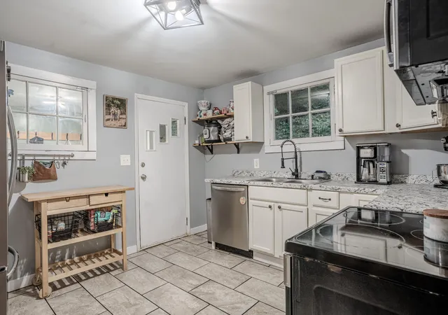 Photo 4 of Single family home for sale at 3955 Bald Knob Rd, Frankfort, KY 40601 | MLS# 26021634 | Listing updated on 2026-09-28