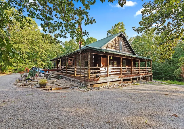 Photo 1 of Single family home for sale at 418 Dogwood Trl, Gilbertsville, KY 42044 | MLS# 26021560 | Listing updated on 2026-09-03