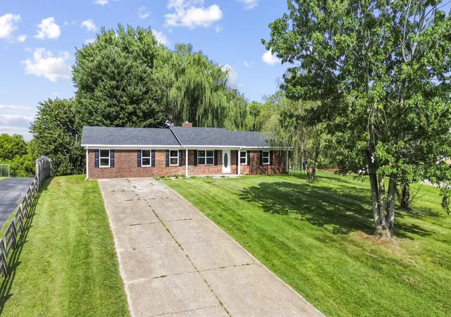 Photo 2 of Single family home for sale at 2122 Ryans Way, Somerset, KY 42503 | MLS# 26021471 | Listing updated on 2026-10-07