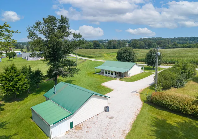 Photo 3 of Single family home for sale at 965 Old Somerset Stanford Rd, Eubank, KY 42567 | MLS# 26021774 | Listing updated on 2026-09-27
