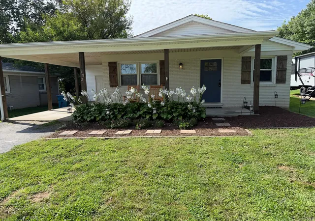 Photo 1 of Single family home for sale at 182 W Erskine Dr, Danville, KY 40422 | MLS# 26021367 | Listing updated on 2026-09-14