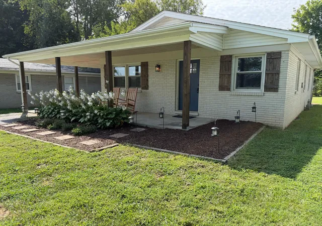 Photo 2 of Single family home for sale at 182 W Erskine Dr, Danville, KY 40422 | MLS# 26021367 | Listing updated on 2026-09-14