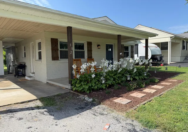 Photo 3 of Single family home for sale at 182 W Erskine Dr, Danville, KY 40422 | MLS# 26021367 | Listing updated on 2026-10-13