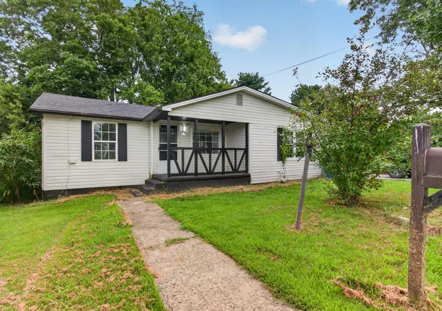 Photo 1 of Single family home for sale at 316 Cowan St, Danville, KY 40422 | MLS# 26021407 | Listing updated on 2026-08-24