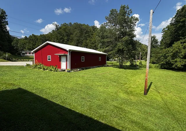 Photo 2 of Single family home for sale at 8785 W Kentucky 30, Jackson, KY 41339 | MLS# 26021419 | Listing updated on 2026-09-18