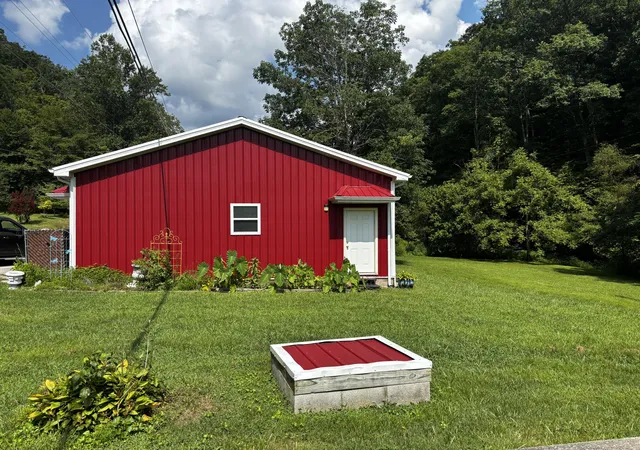 Photo 3 of Single family home for sale at 8785 W Kentucky 30, Jackson, KY 41339 | MLS# 26021419 | Listing updated on 2026-09-18