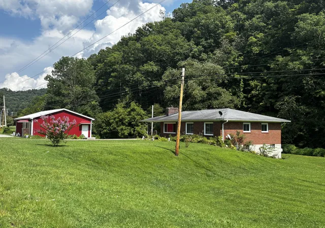 Photo 3 of Single family home for sale at 8785 W Kentucky 30, Jackson, KY 41339 | MLS# 26021419 | Listing updated on 2026-09-18