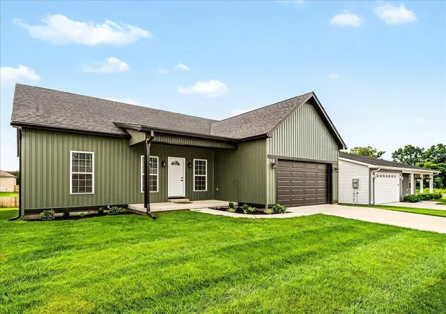 Photo 2 of Sale Pending at 3063 Barlows Brk Rd, Shelbyville, KY 40065 | MLS# 26021491 | Listing updated on 2026-08-22