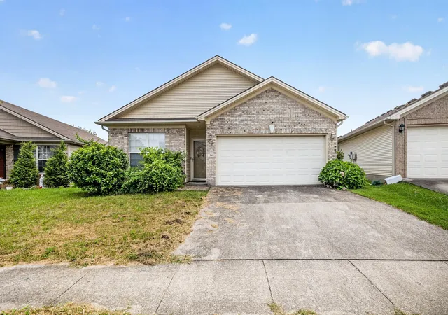 Photo 1 of Single family home for sale at 1941 Millbank Rd, Lexington, KY 40511 | MLS# 26021541 | Listing updated on 2026-09-04