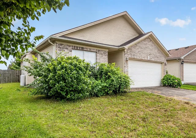 Photo 3 of Single family home for sale at 1941 Millbank Rd, Lexington, KY 40511 | MLS# 26021541 | Listing updated on 2026-09-04