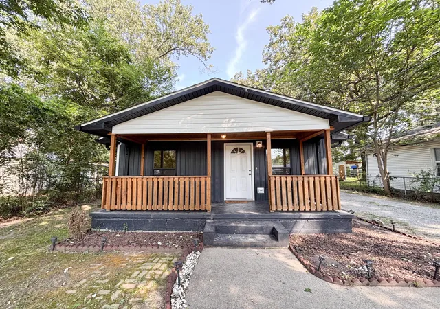 Photo 1 of Sale Pending at 2523 Tennessee St, Paducah, KY 42003 | MLS# 26021557 | Listing updated on 2026-08-13