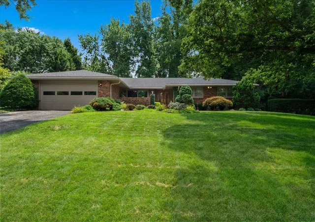 Photo 3 of Sale Pending at 3452 Lannette Ln, Lexington, KY 40503 | MLS# 26021653 | Listing updated on 2026-08-15
