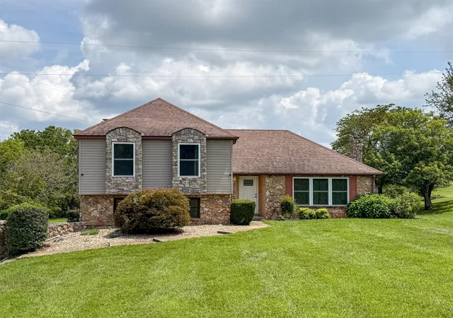 Photo 2 of Single family home for sale at 90 Owens Fry Rd, Somerset, KY 42503 | MLS# 26021481 | Listing updated on 2026-09-15