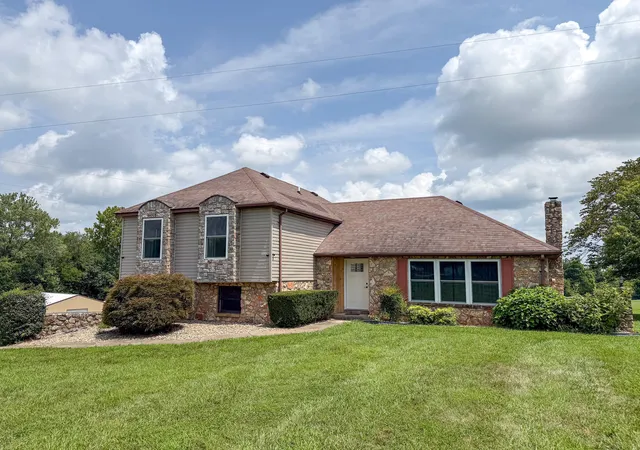 Photo 3 of Single family home for sale at 90 Owens Fry Rd, Somerset, KY 42503 | MLS# 26021481 | Listing updated on 2026-09-15
