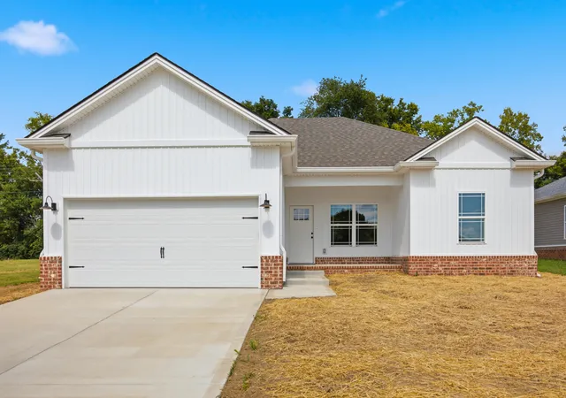 Photo 1 of Single family home for sale at 1010 Three Corners Dr, Lawrenceburg, KY 40342 | MLS# 26021624 | Listing updated on 2026-09-11