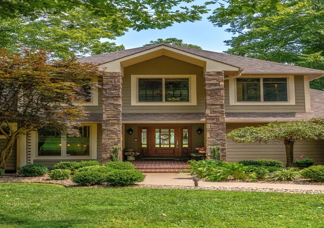 Photo 3 of Single family home for sale at 1355 Cliffside Dr, Russell Springs, KY 42642 | MLS# 26021782 | Listing updated on 2026-09-05
