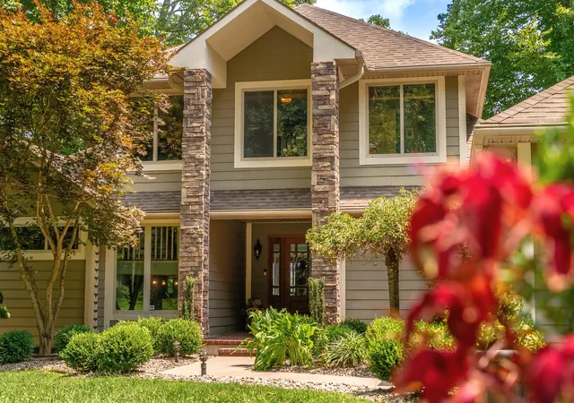 Photo 3 of Single family home for sale at 1355 Cliffside Dr, Russell Springs, KY 42642 | MLS# 26021782 | Listing updated on 2026-09-05