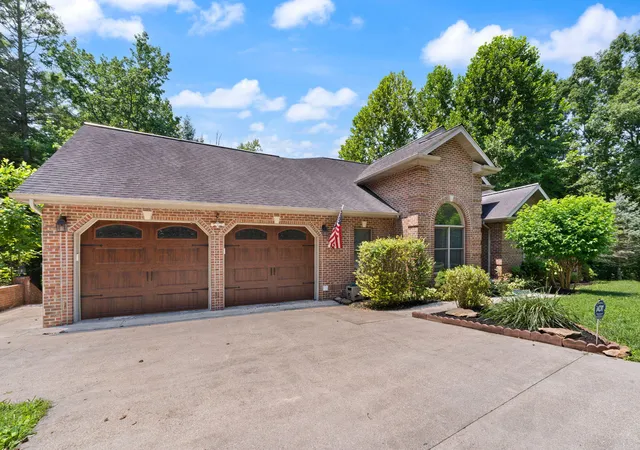 Photo 3 of Sale Pending at 485 River Bnd Dr, London, KY 40744 | MLS# 26021485 | Listing updated on 2026-09-13