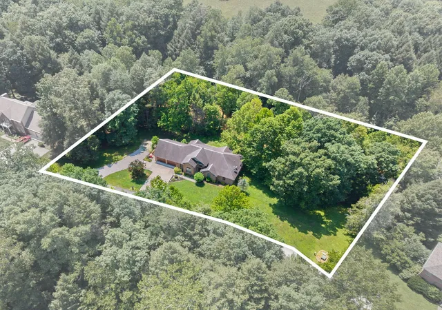 Photo 3 of Sale Pending at 485 River Bnd Dr, London, KY 40744 | MLS# 26021485 | Listing updated on 2026-09-13