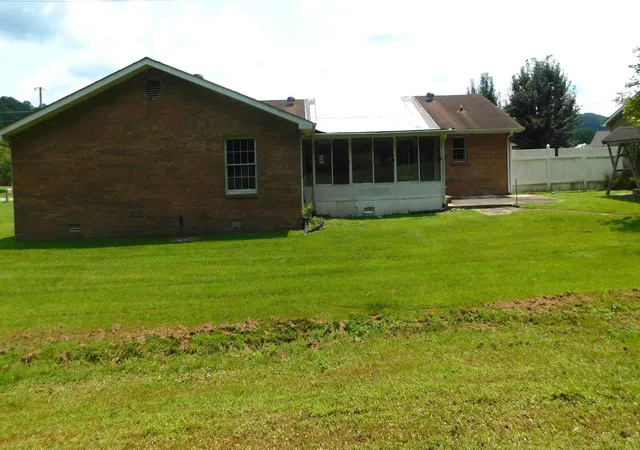 Photo 2 of Sale Pending at 125 Adams Ln, Barbourville, KY 40906 | MLS# 26021666 | Listing updated on 2026-08-19
