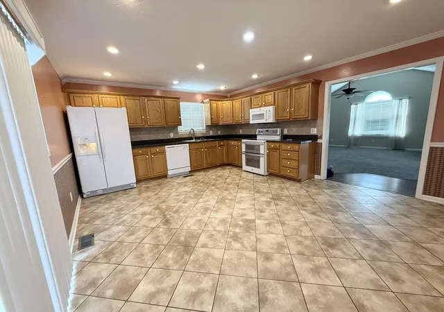 Photo 2 of Single family home for sale at 419 Bellaire Dr, Harrodsburg, KY 40330 | MLS# 26021573 | Listing updated on 2026-08-31