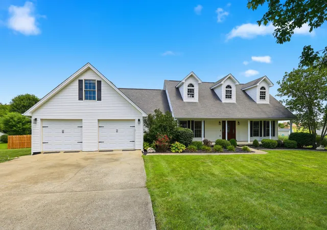Photo 2 of Single family home for sale at 1332 Pine Meadows Dr, Lawrenceburg, KY 40342 | MLS# 26021509 | Listing updated on 2026-09-14