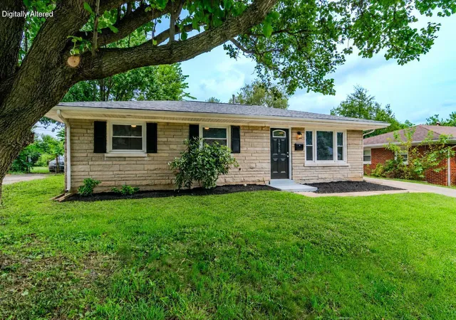 Photo 1 of Single family home for sale at 1910 Greenleaf Dr, Lexington, KY 40505 | MLS# 26022156 | Listing updated on 2026-08-15