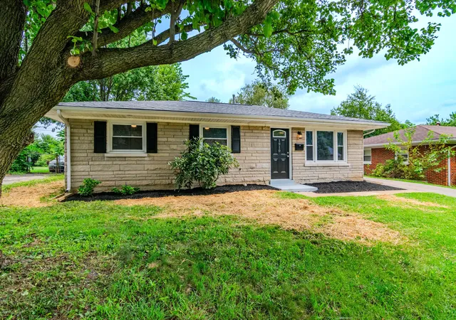 Photo 2 of Single family home for sale at 1910 Greenleaf Dr, Lexington, KY 40505 | MLS# 26022156 | Listing updated on 2026-08-15