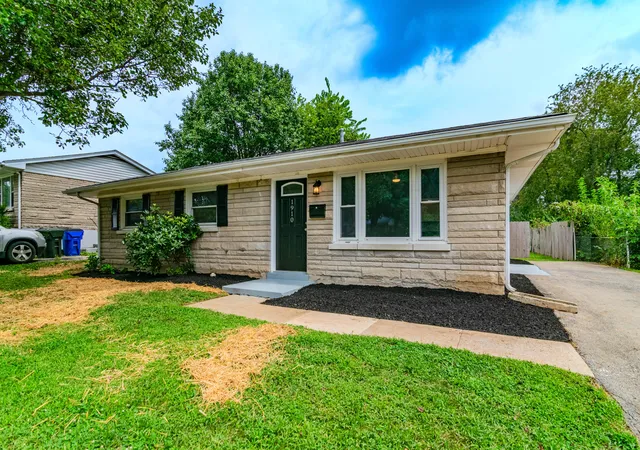 Photo 3 of Single family home for sale at 1910 Greenleaf Dr, Lexington, KY 40505 | MLS# 26022156 | Listing updated on 2026-08-15