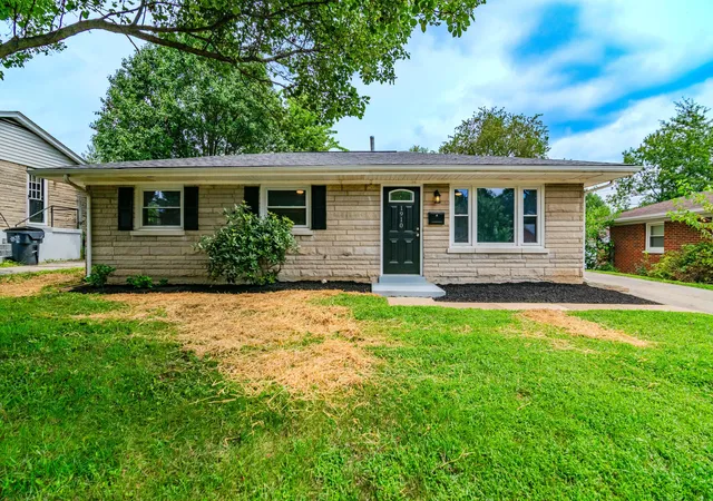 Photo 3 of Single family home for sale at 1910 Greenleaf Dr, Lexington, KY 40505 | MLS# 26022156 | Listing updated on 2026-08-15