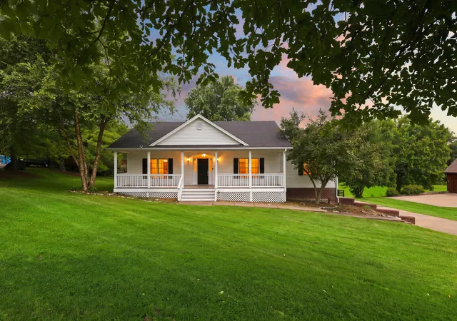 Photo 1 of Single family home for sale at 1035 Highview Dr, Lawrenceburg, KY 40342 | MLS# 26021495 | Listing updated on 2026-09-14