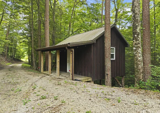 Photo 4 of Sale Pending at 572 Paradise Dr, Rogers, KY 41365 | MLS# 26021643 | Listing updated on 2026-10-13