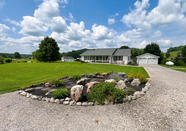 Single family home for sale at 299 Trammell Ln, Irvine, KY 40336 | MLS# 26021520