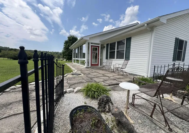 Photo 3 of Single family home for sale at 299 Trammell Ln, Irvine, KY 40336 | MLS# 26021520 | Listing updated on 2026-09-07