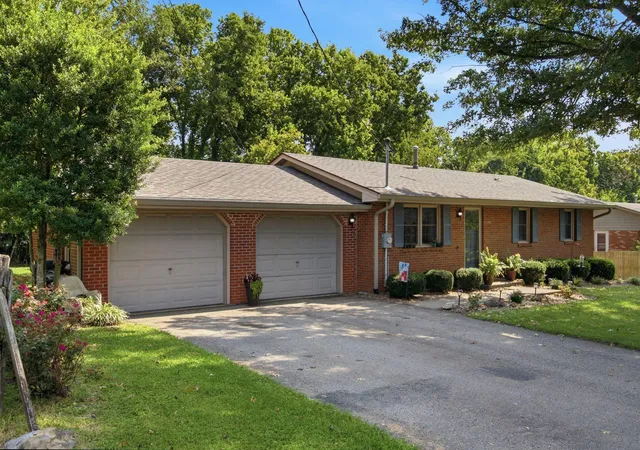 Photo 2 of Sale Pending at 709 Brentwood Dr, Mount Sterling, KY 40353 | MLS# 26021515 | Listing updated on 2026-08-25