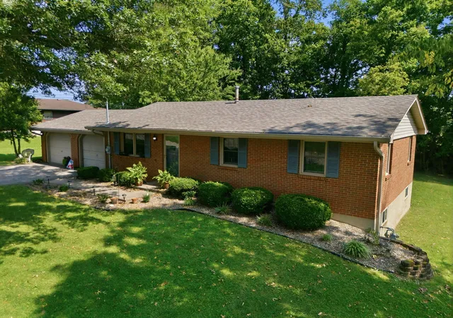 Photo 3 of Sale Pending at 709 Brentwood Dr, Mount Sterling, KY 40353 | MLS# 26021515 | Listing updated on 2026-08-25